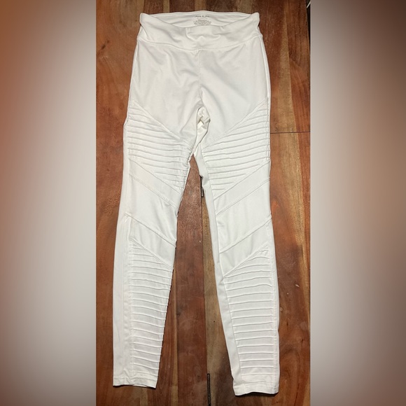 Bundle Athleticwear, Danskin Sport-bra & Anna & Ava Compression pant (Lg/Medium) - Picture 7 of 8